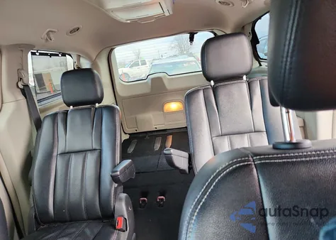 2015 Chrysler Town & Country Touring L z USA, uszkodzony, nr VIN 2C4RC1CG7FR554924